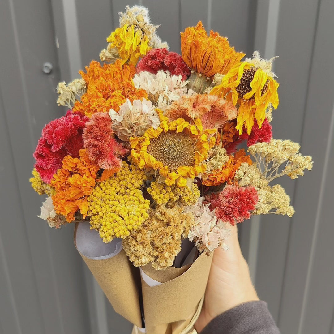 Dried Flower Posy of Earth-friendly Flowers